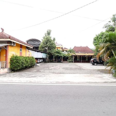 The Joglo Family Hotel Magelang Exterior foto